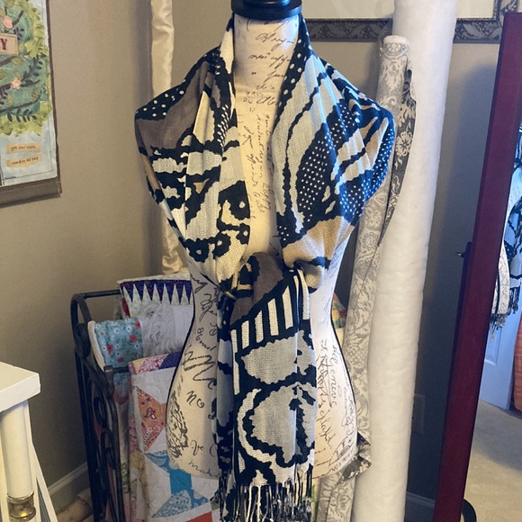 Scarf/Wrap - Picture 3 of 7